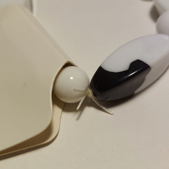 New Black & White Plastic Bead Elastic Stretch Bracelet Fashion Jewelry - Picture 5 of 5